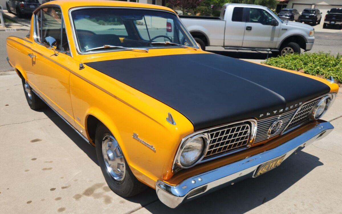 Plymouth-Barracuda-Coupe-1966-2