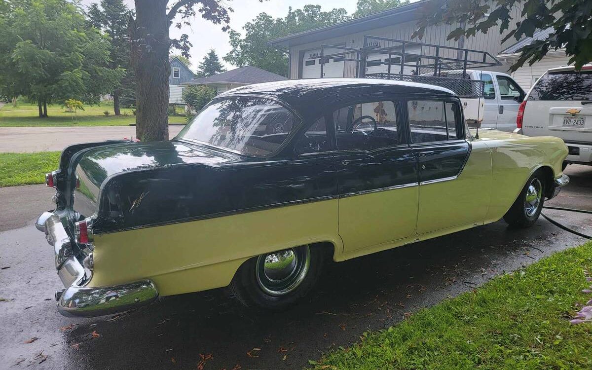 Pontiac-Chieftain-1955-2