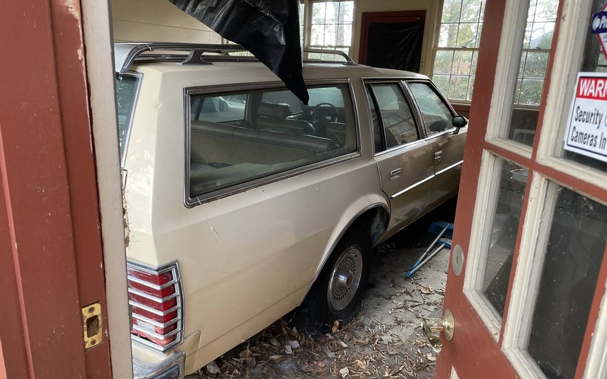 Pontiac-Grand-safari-1978-4