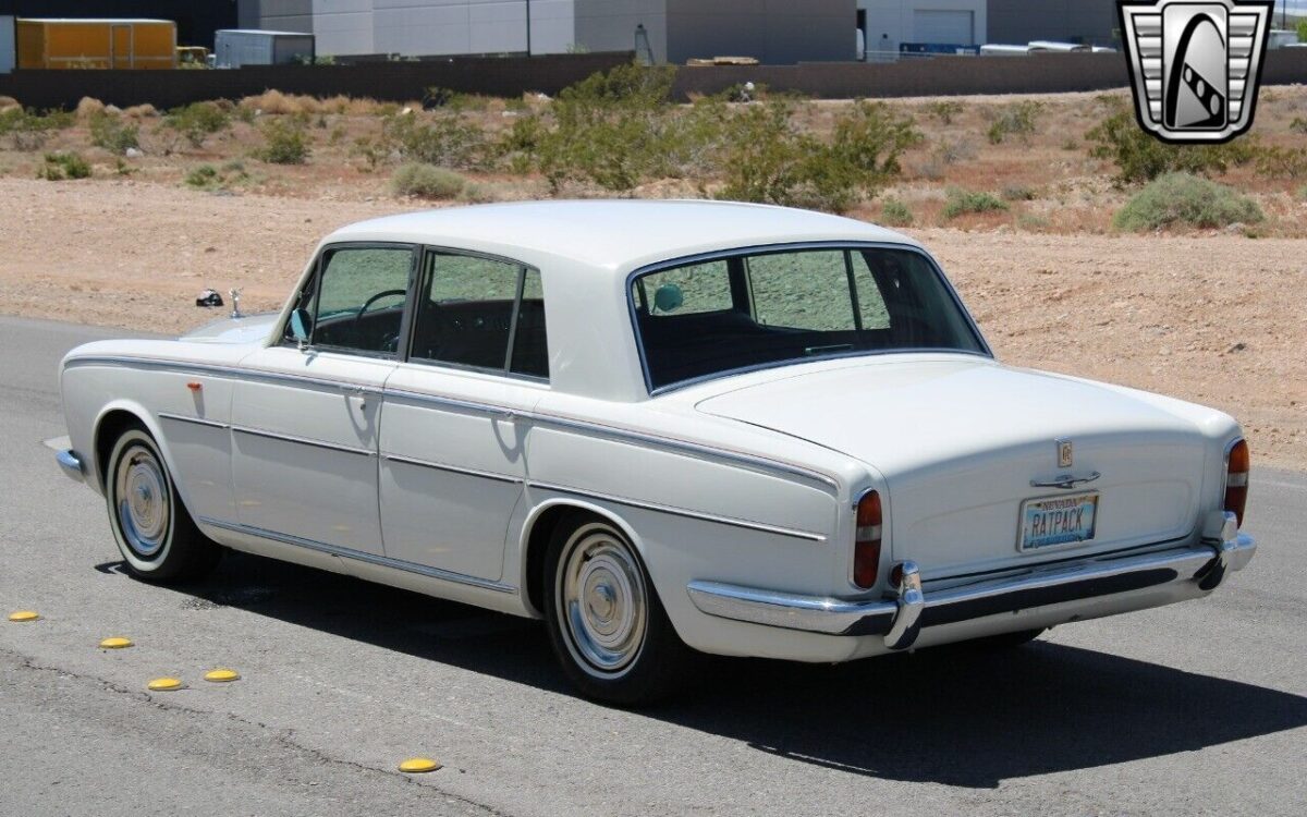 Rolls-Royce-Silver-Shadow-1966-6