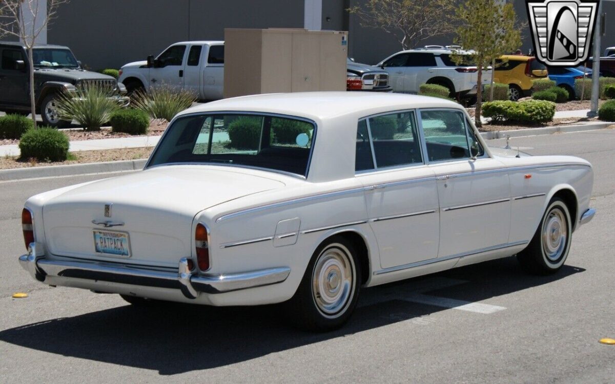 Rolls-Royce-Silver-Shadow-1966-8