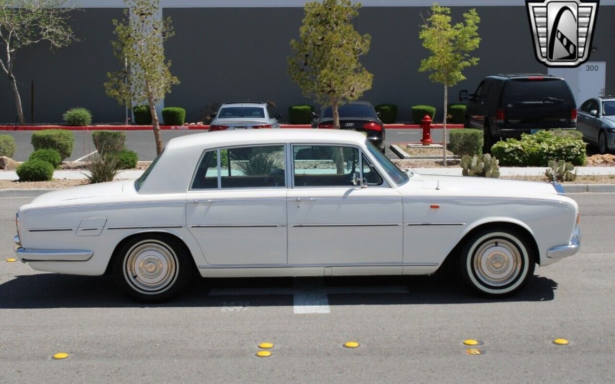 Rolls-Royce-Silver-Shadow-1966-9