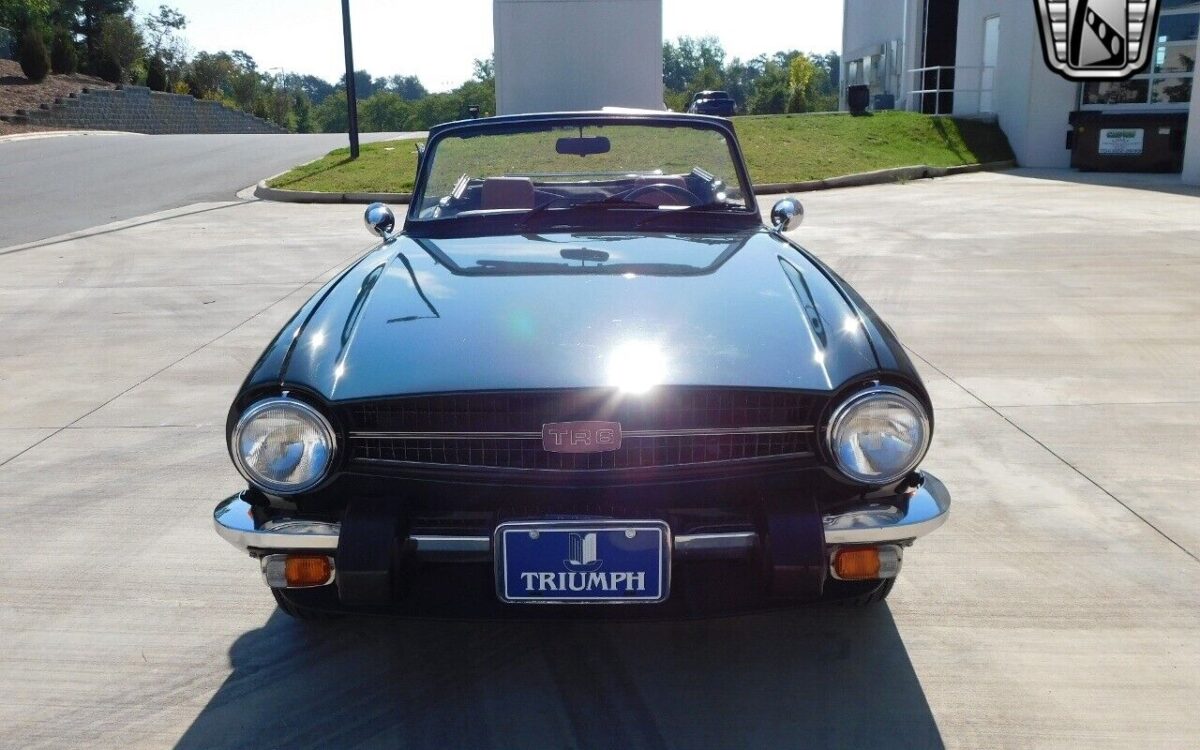 Triumph-TR-6-1975-3