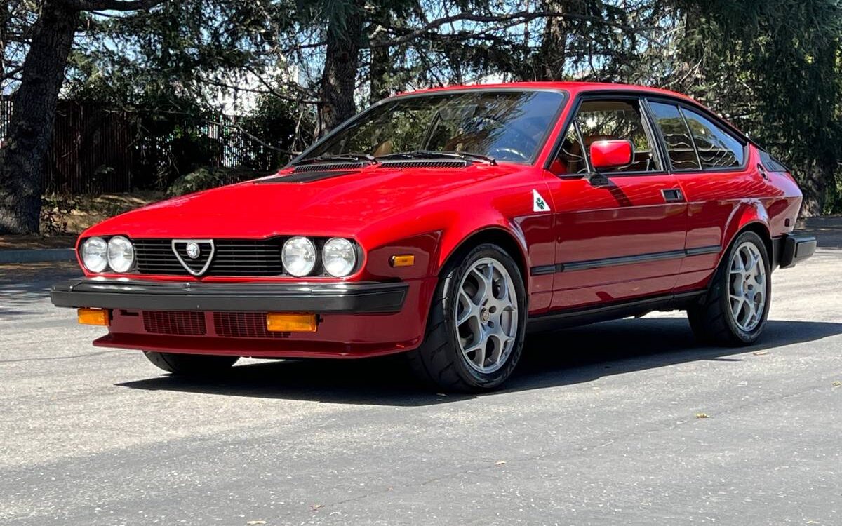 Alfa-romeo-Gtv6-1986