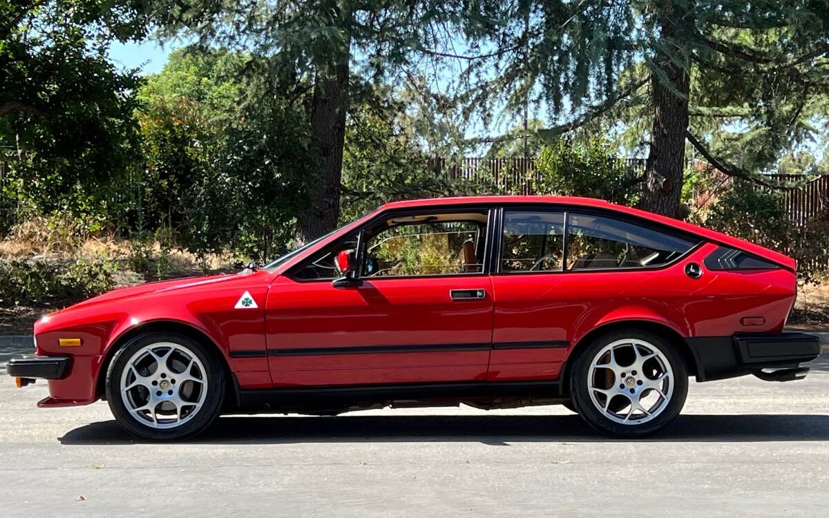 Alfa-romeo-Gtv6-1986-3