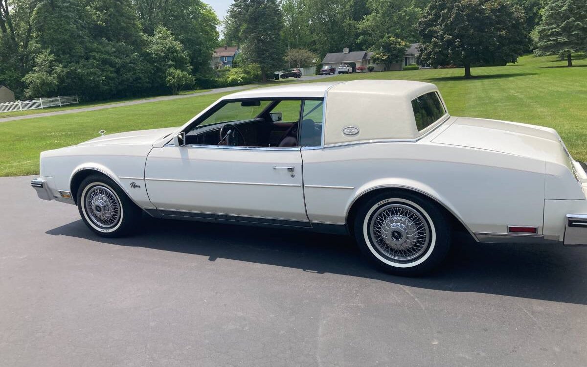 Buick-Riviera-luxury-1985-3