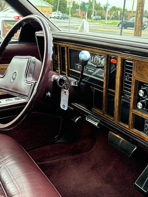 Buick-Riviera-luxury-1985-9