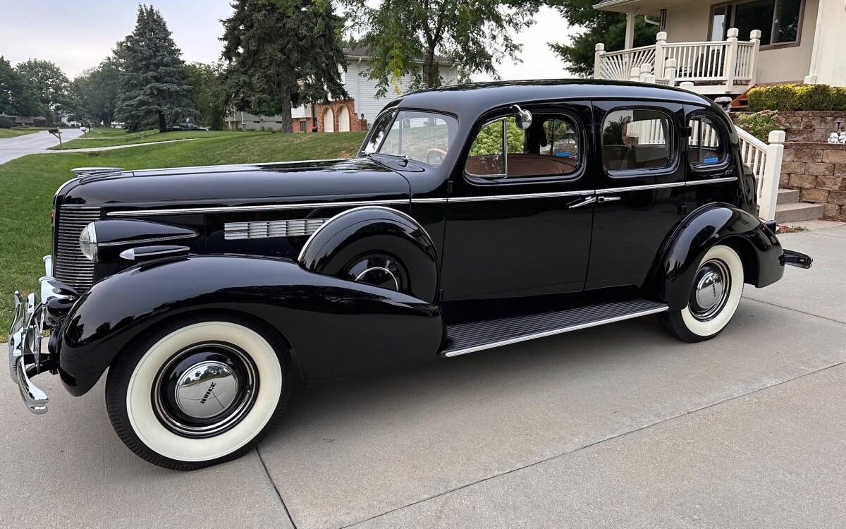 Buick-Roadmaster-1937-16