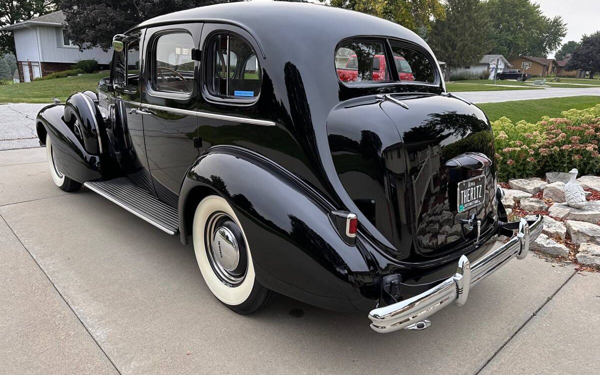 Buick-Roadmaster-1937-2