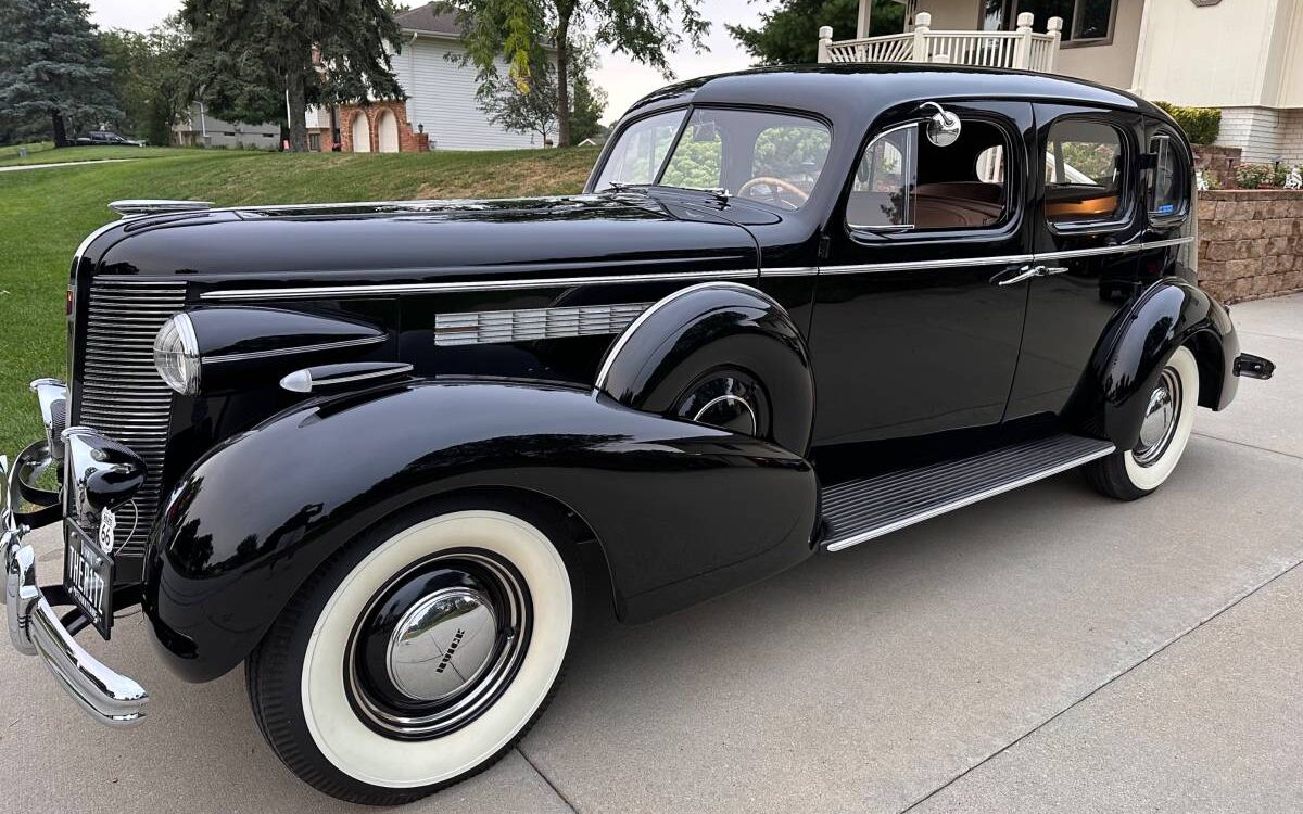 Buick-Roadmaster-1937-3