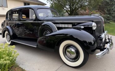 Buick-Roadmaster-1937-3