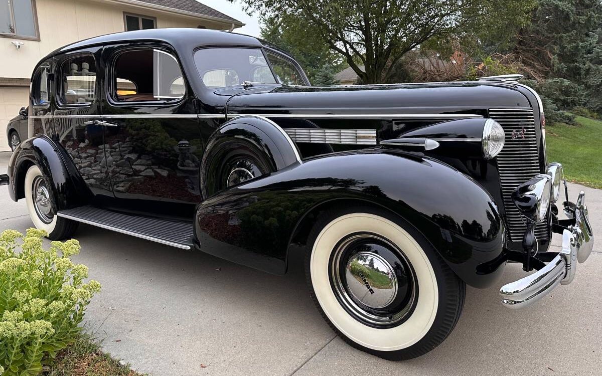 Buick-Roadmaster-1937-4