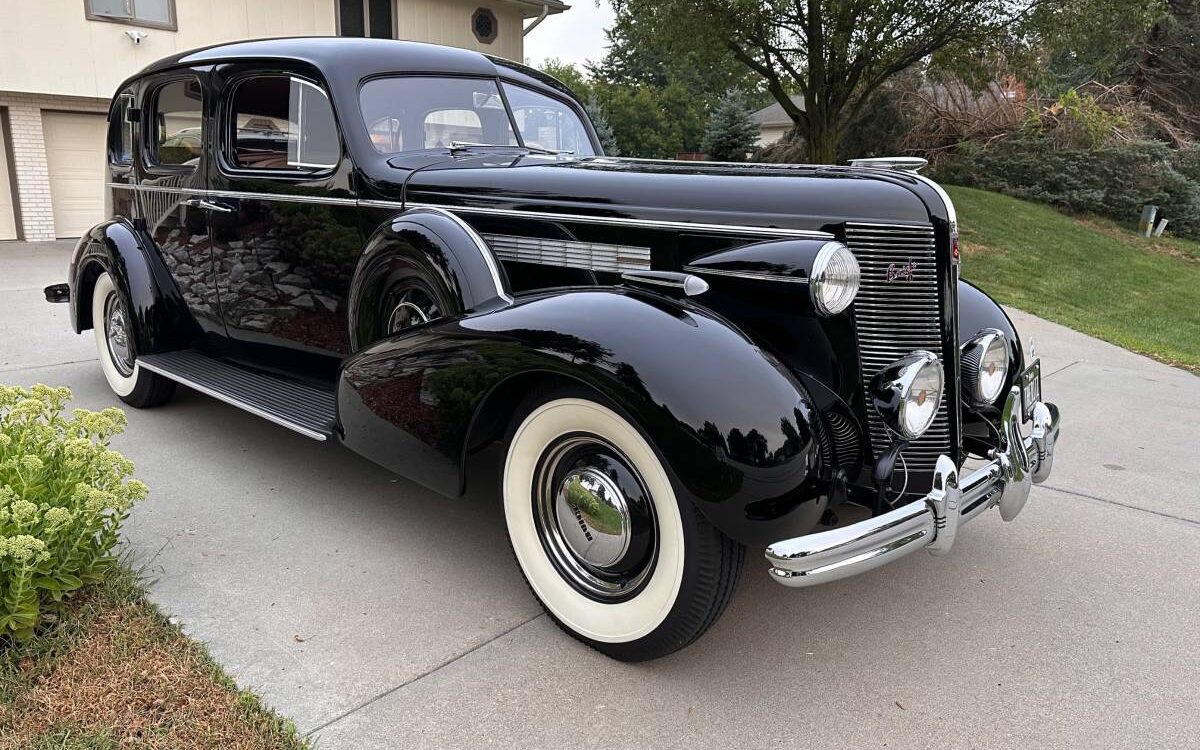 Buick-Roadmaster-1937-5