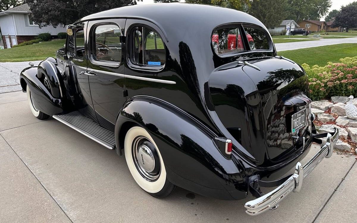 Buick-Roadmaster-1937-6