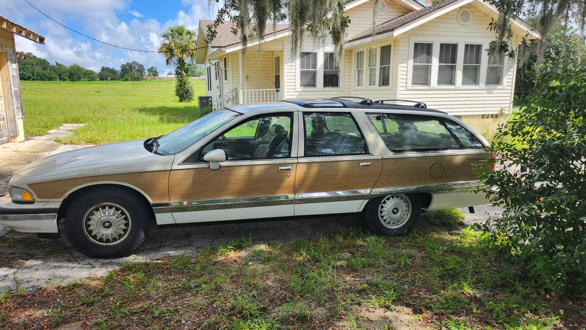 Buick-Roadmaster-estate-wagon-1994-2