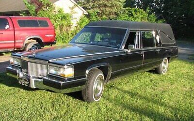 Cadillac Brougham Limousine 1992 à vendre