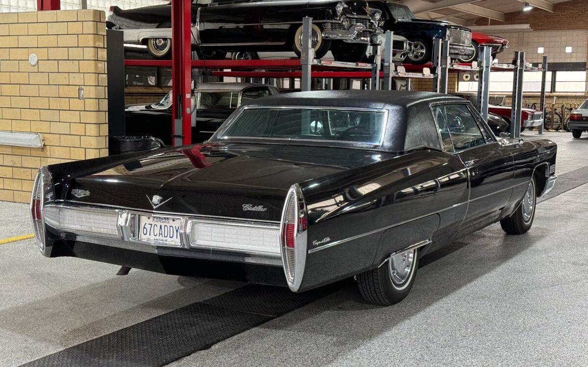 Cadillac-Coupe-deville-1967-5