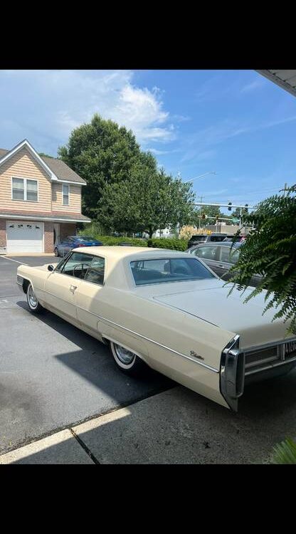 Cadillac-Coupe-deville-calais.-1965-18