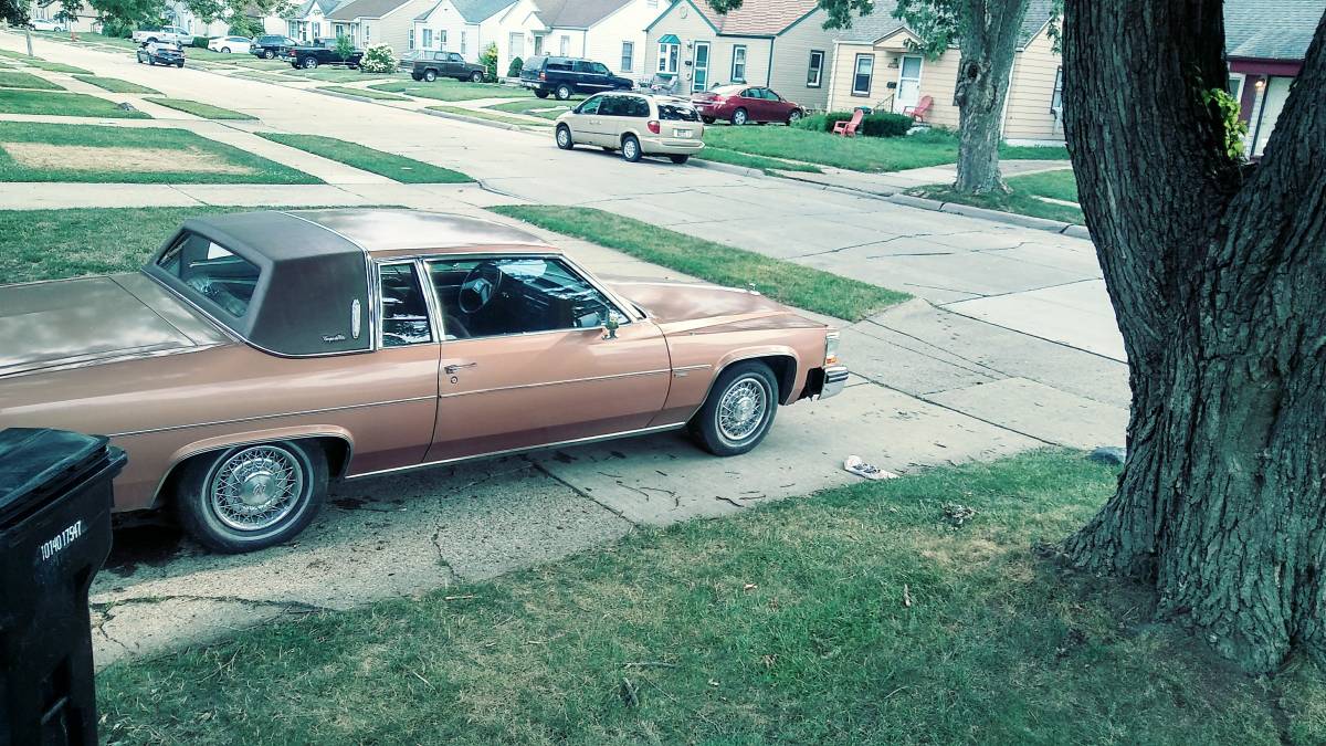 Cadillac-Coupe-deville-two-door-1982-11