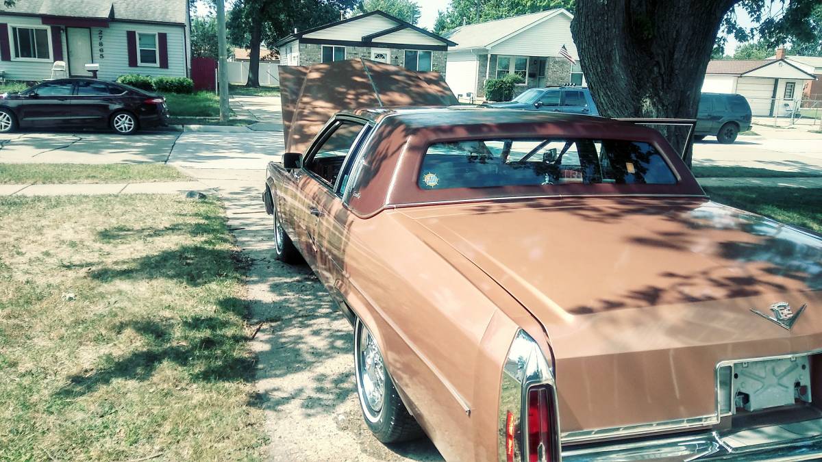 Cadillac-Coupe-deville-two-door-1982-4