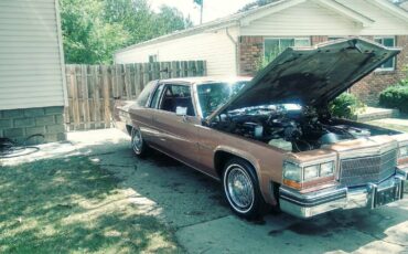 Cadillac-Coupe-deville-two-door-1982-8