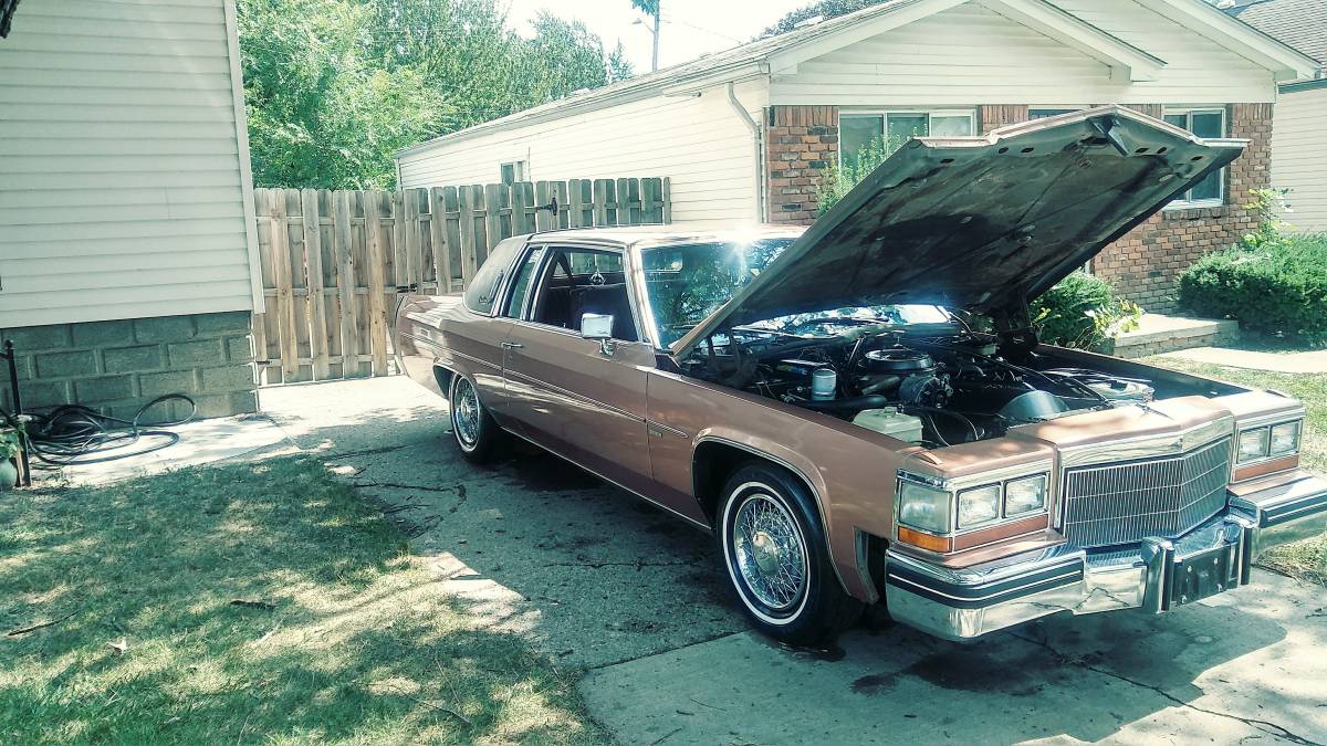 Cadillac-Coupe-deville-two-door-1982-8