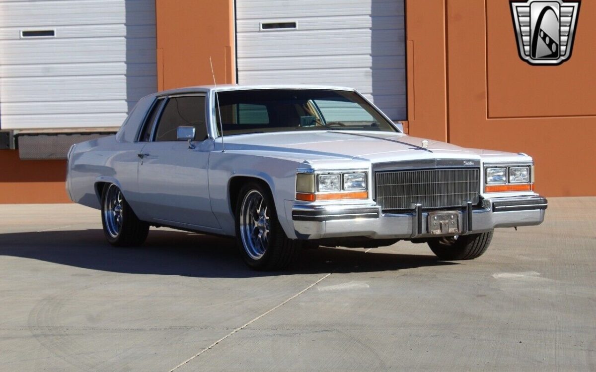 Cadillac-DeVille-1982-6