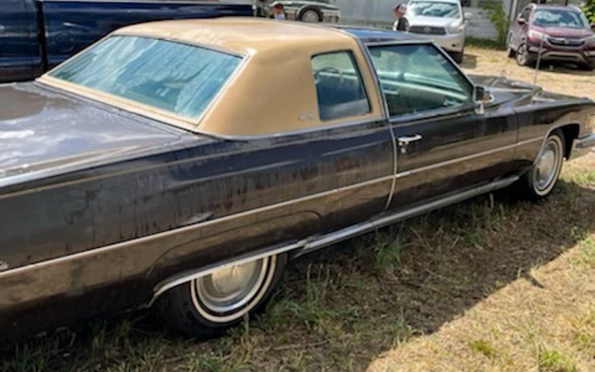 Cadillac-Deville-1975