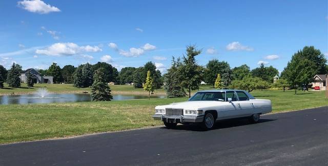 Cadillac-Fleetwood-brougham-1976