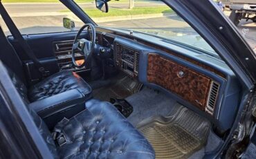 Cadillac-Fleetwood-brougham-1992-12