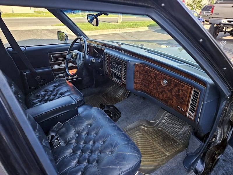 Cadillac-Fleetwood-brougham-1992-12