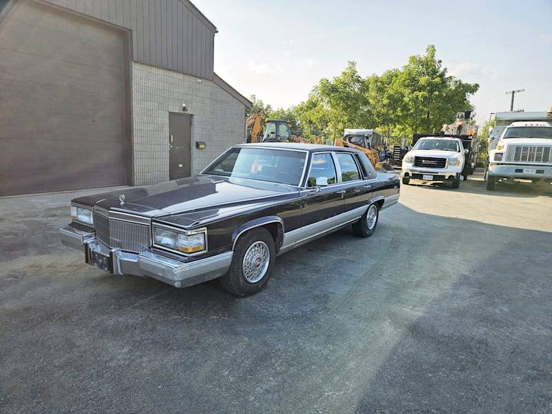 Cadillac-Fleetwood-brougham-1992-2