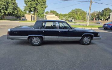 Cadillac-Fleetwood-brougham-1992-4