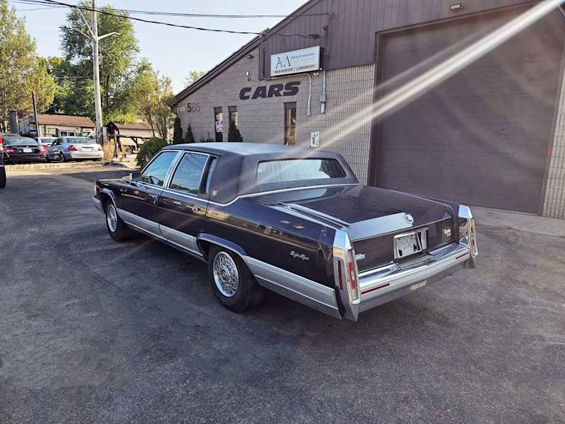 Cadillac-Fleetwood-brougham-1992-6