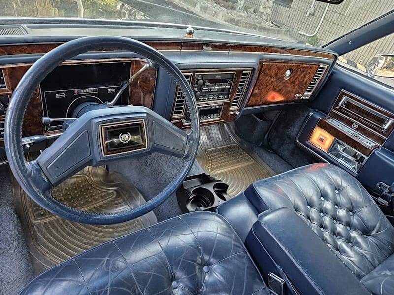 Cadillac-Fleetwood-brougham-1992-8