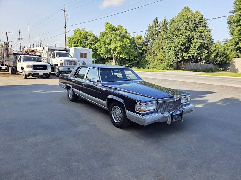 Cadillac-Fleetwood-brougham-1992