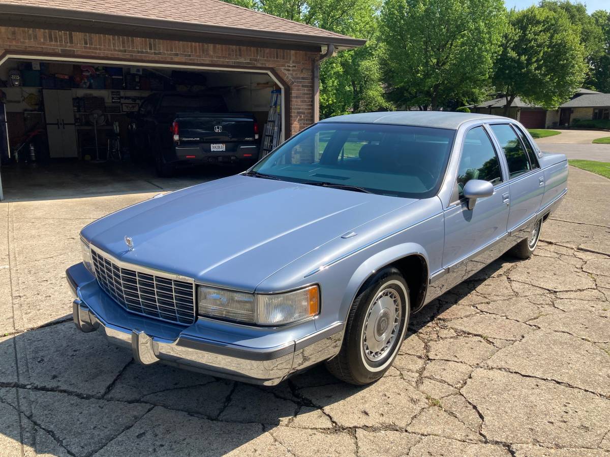 Cadillac-Fleetwood-brougham-1994-2