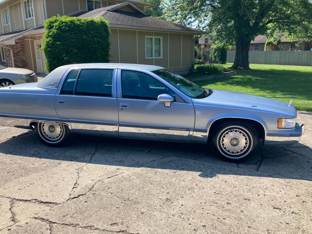 Cadillac-Fleetwood-brougham-1994