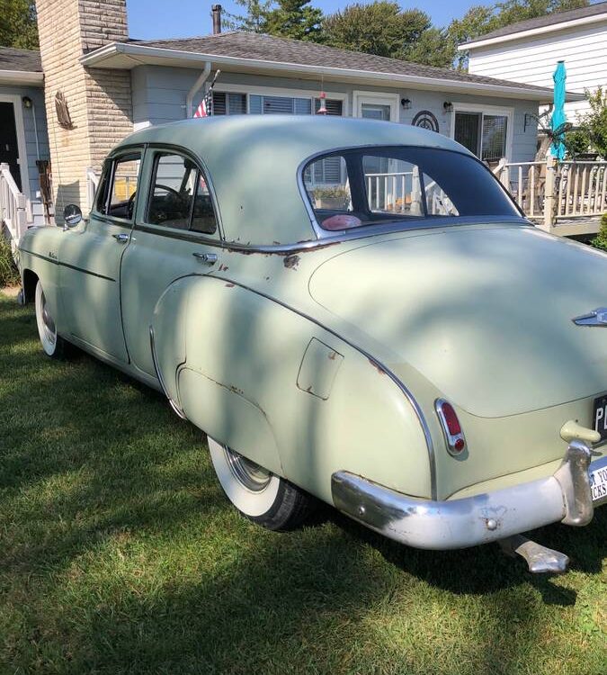 Chevrolet-4dr-sedan-deluxe-1949-1