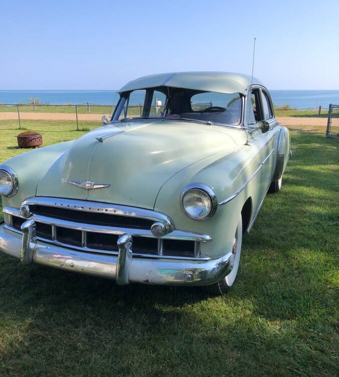 Chevrolet-4dr-sedan-deluxe-1949