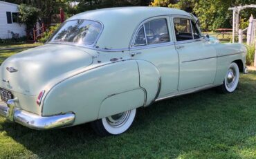 Chevrolet-4dr-sedan-deluxe-1949-7