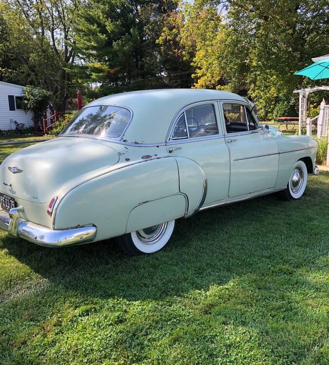 Chevrolet-4dr-sedan-deluxe-1949-7