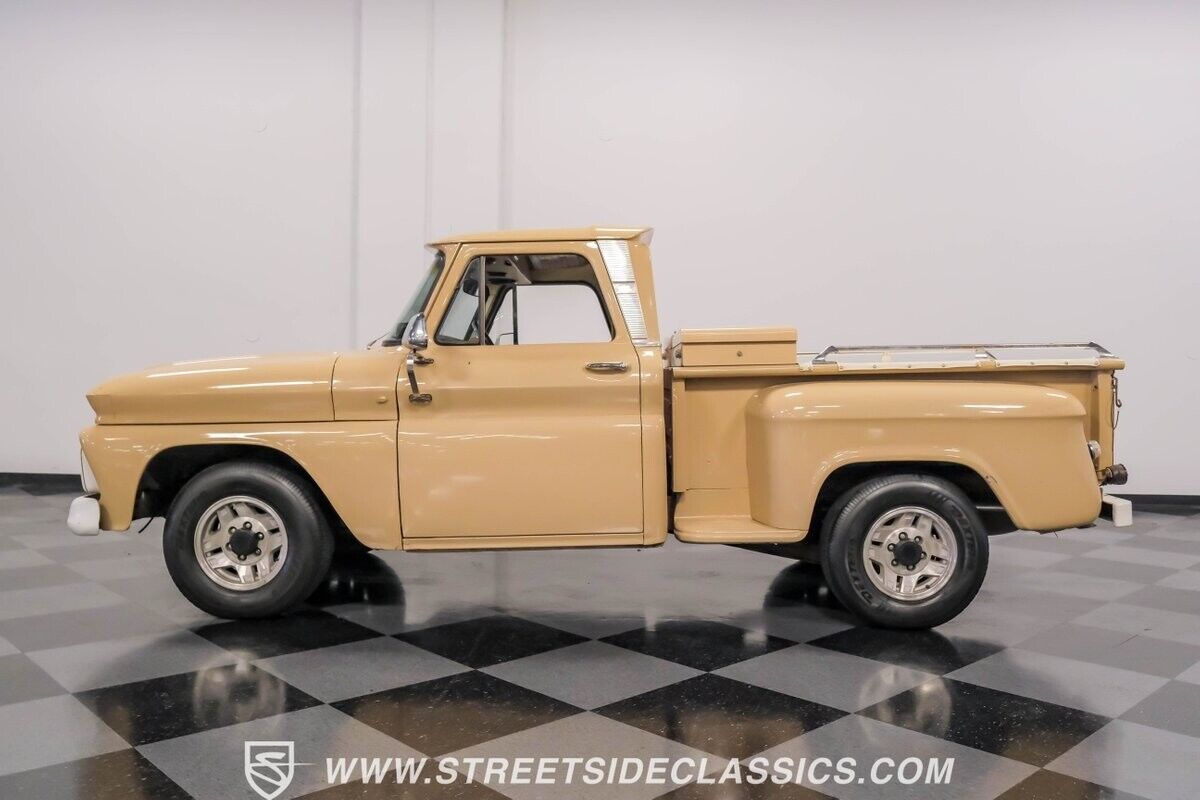 Chevrolet-C-10-Pickup-1966-2