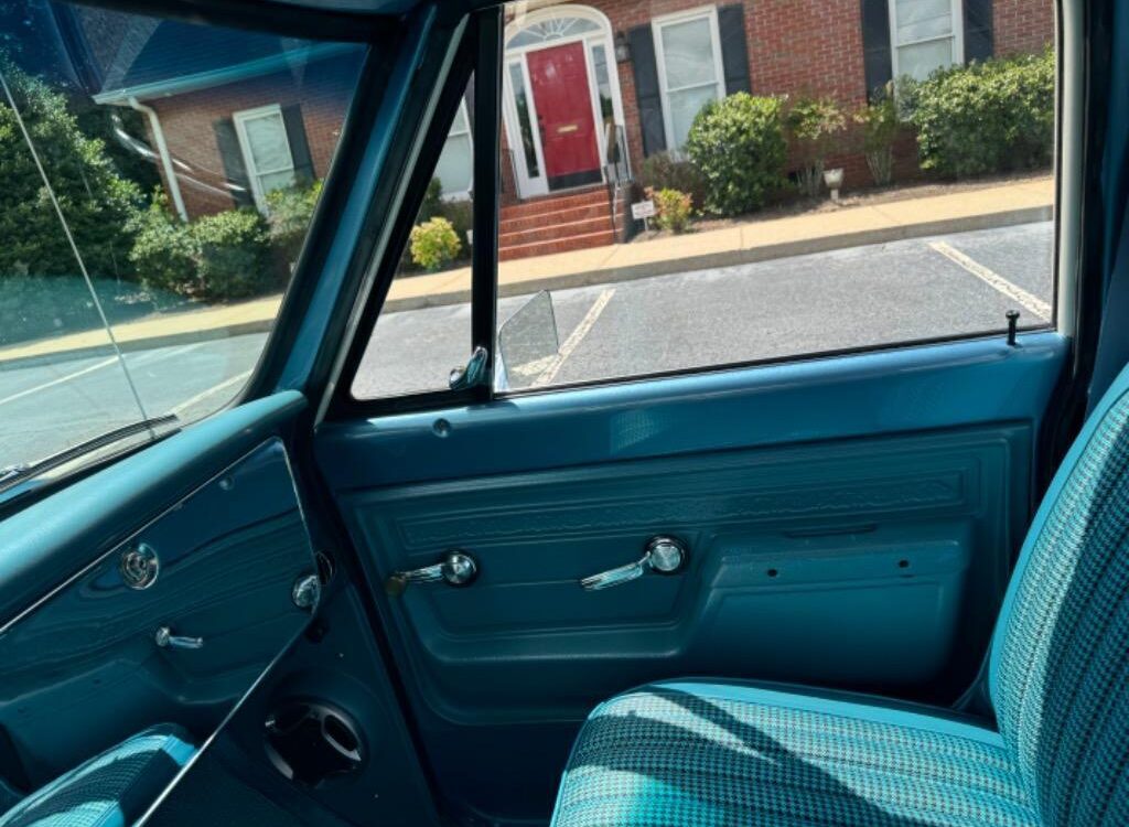 Chevrolet-C10-LS-4L60E-AC-fresh-build-slick-paint-1972-27