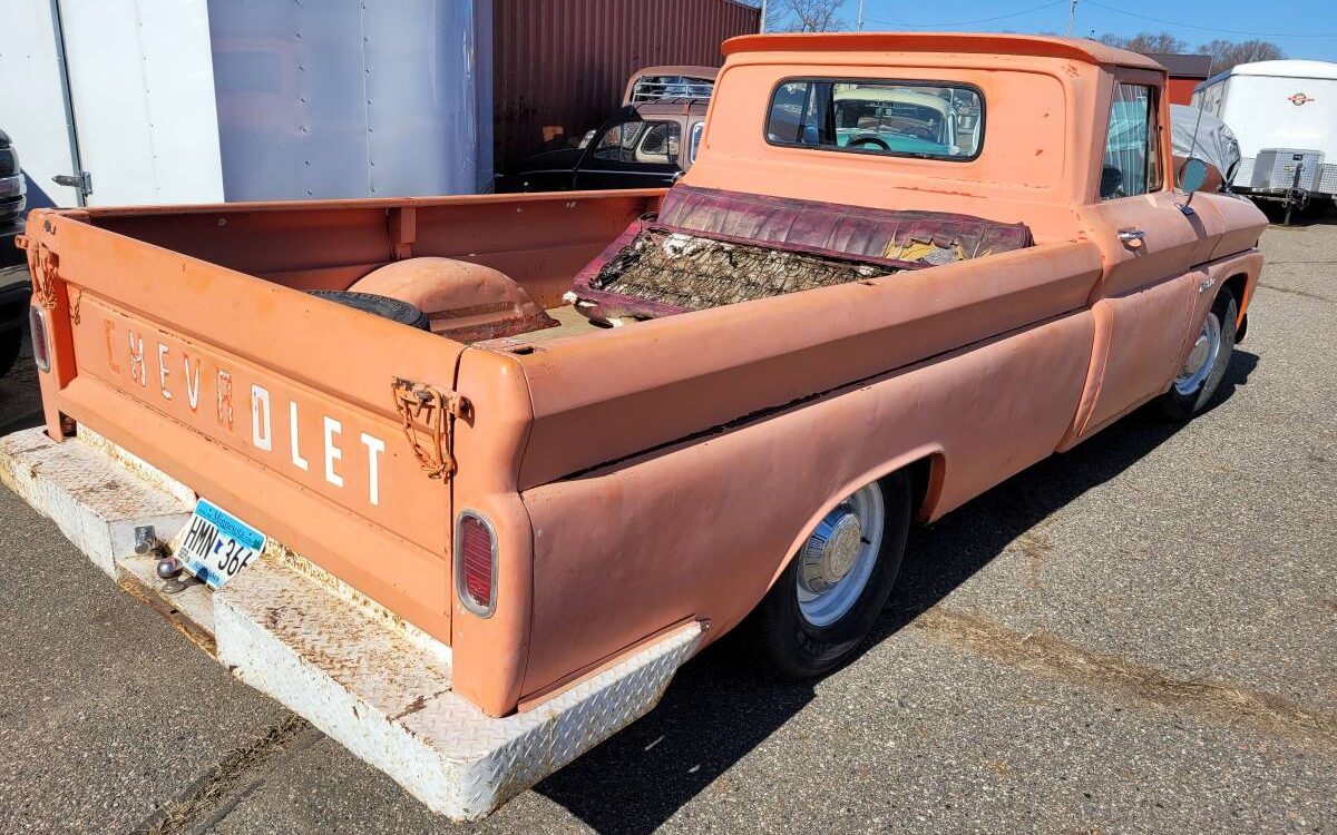 Chevrolet-C10-custom-deluxe-1965-1