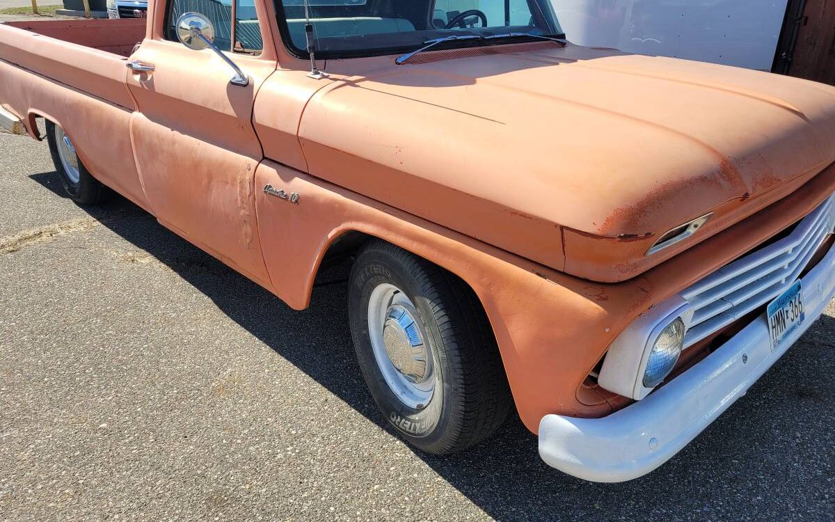 Chevrolet-C10-custom-deluxe-1965-3