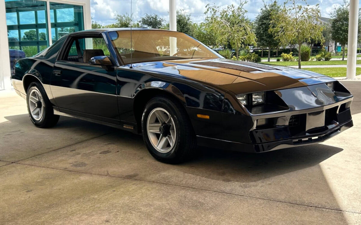 Chevrolet-Camaro-Coupe-1983-2