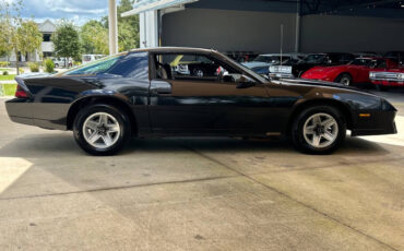 Chevrolet-Camaro-Coupe-1983-3