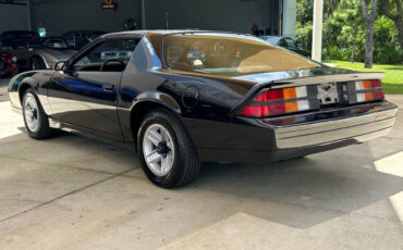 Chevrolet-Camaro-Coupe-1983-9