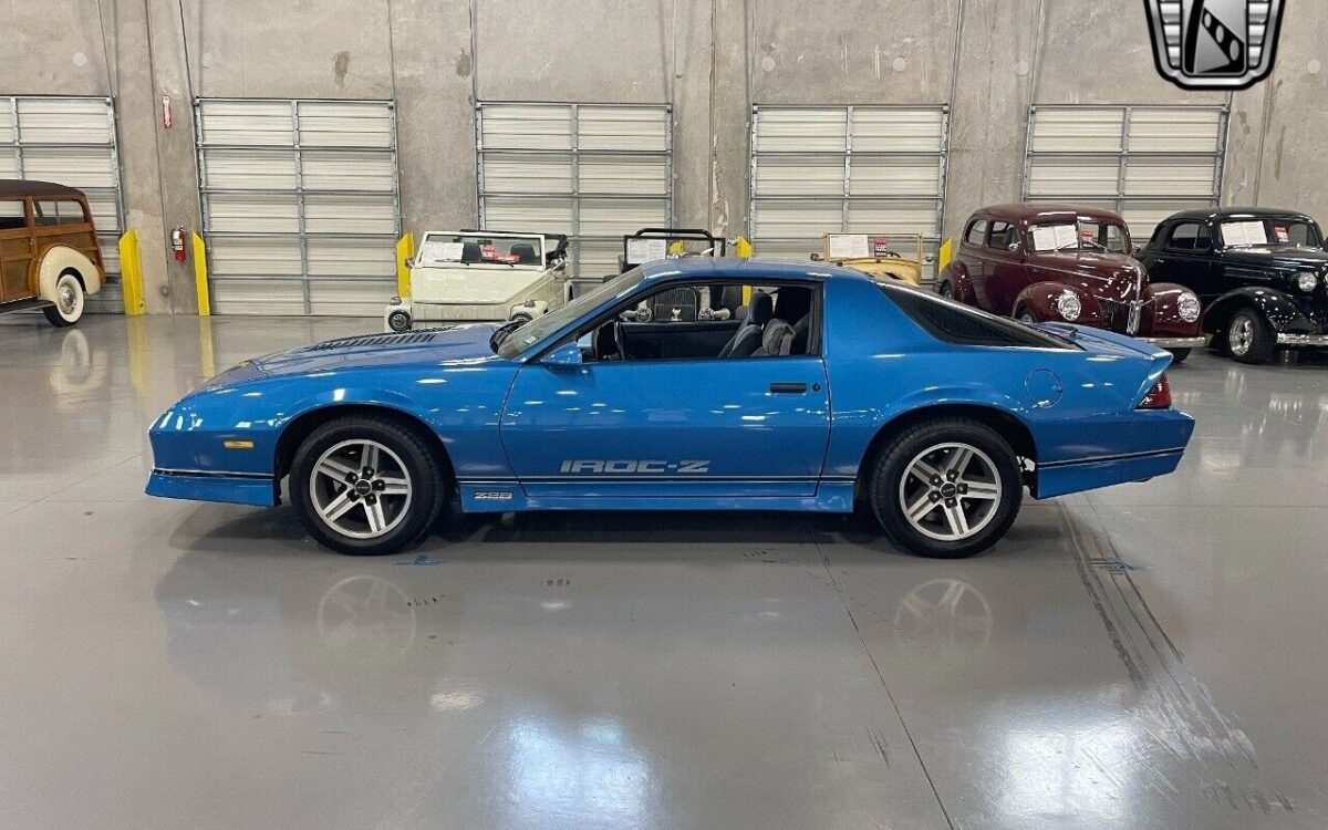 Chevrolet-Camaro-Coupe-1985-3